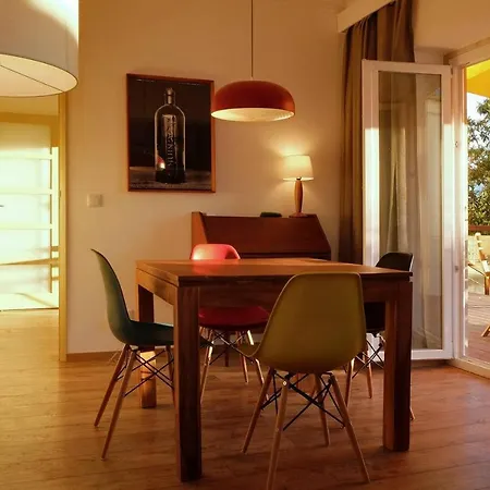 2 Bedroom W/garden And Pantheon Views * Lisbon