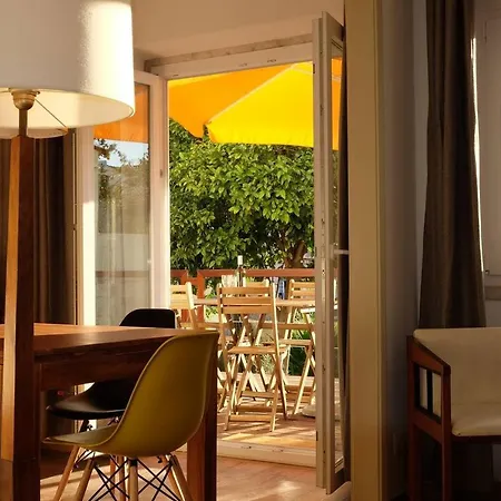 2 Bedroom W/garden And Pantheon Views *